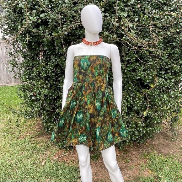 💋Alice + Olivia strapless fit & flare 3 tier lined mini dress - Picture 1 of 15